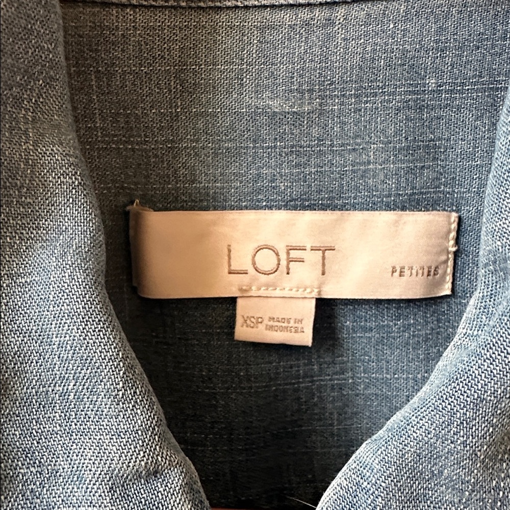 LOFT Chambray Short Sleeve Button Up XSP - Picture 2 of 4
